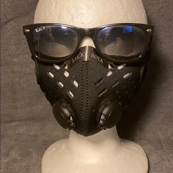 Black mesh protective mask w/2, 1way airflow valve - Picture 3 of 5